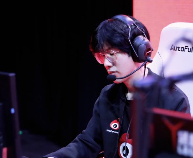 NG娱乐- theshy第一把滑板鞋回放 